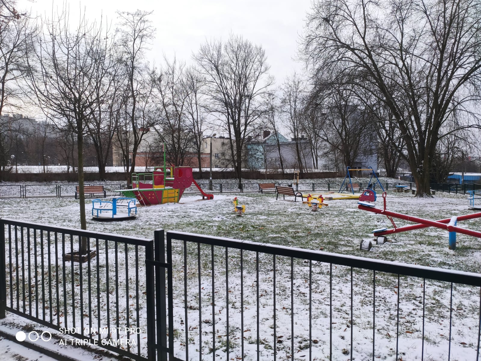 Dodatkowe ławki w ogródkach jordanowskich. 