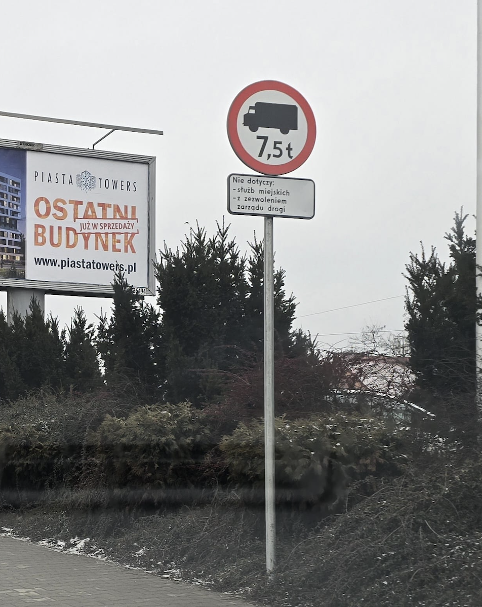 Bezpieczniej na Piasta Kołodzieja – nowe oznakowanie już obowiązuje